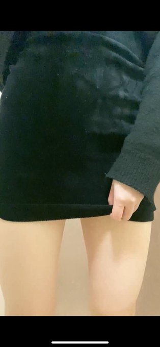 スカート捲っておしっこしたの見たい？ https://t.co/DtQUsugQfw<a href="/tag/%E3%81%84%E3%81%84%E3%81%8A%E3%81%97%E3%82%8A%E3%81%AE%E6%97%A5"class="tags"><span>#いいおしりの日</span></a>
