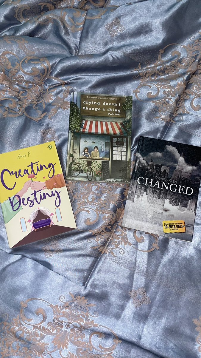 inaramabella's tweet image. Pre-loved buku 3pcs 100k &amp;amp; 2pcs 50k aja yang minat langsung DM💖