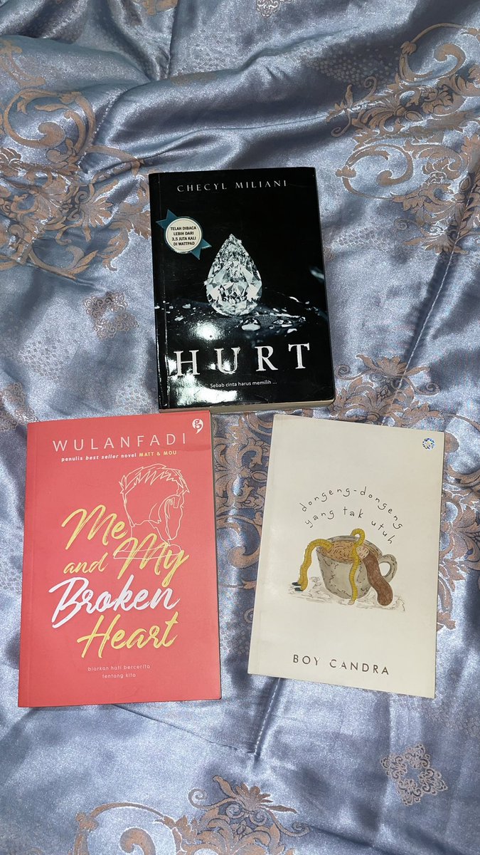 inaramabella's tweet image. Pre-loved buku 3pcs 100k &amp;amp; 2pcs 50k aja yang minat langsung DM💖