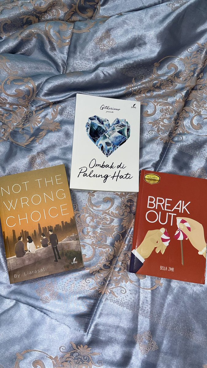 inaramabella's tweet image. Pre-loved buku 3pcs 100k &amp;amp; 2pcs 50k aja yang minat langsung DM💖