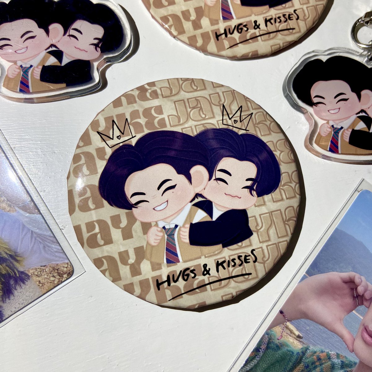 pjayspecs's tweet photo. ꒰💌꒱ — #pjaymails ✿

hi, @_onewithjay! jayke hug keyrings finally arrived today 🥺 thank you so much for these! also for the hand mirrors, super cutie! will always bring them with me >< 🫶🏻

꒰💝꒱ — #thanksonewithjay https://t.co/b9RZYtr90b
