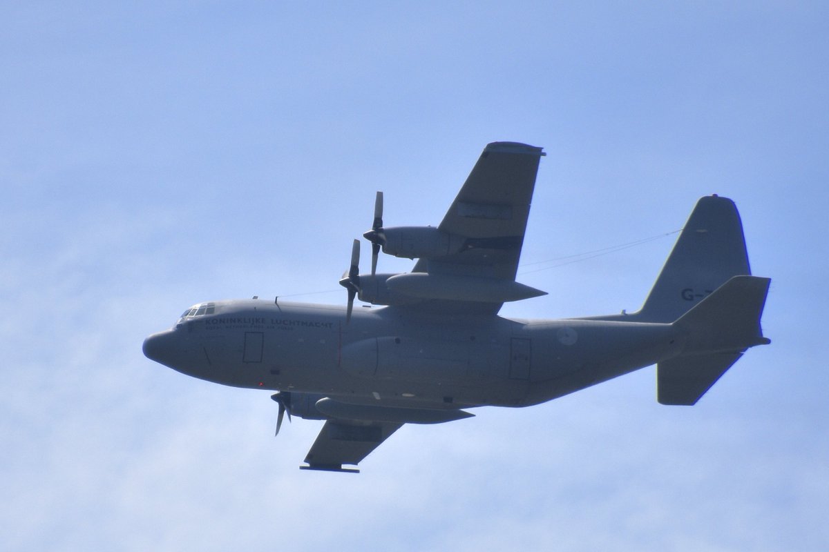 Gideon21593's tweet photo. A successful spotting day from the backyard: the DC-3 Dakota (PH-PBA) and a RNLAF C-130H Hercules (G-781) returning from the Veterans’ Day flyover! https://t.co/SSa1EZPYUe