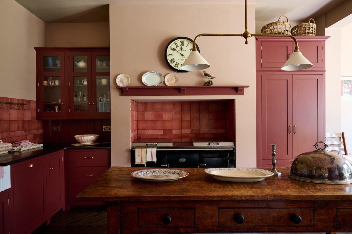 deVOLKitchens's tweet photo. #KitchenTour: The first thing that strikes you as you walk into this kitchen is seeing the beautiful expanse of our โRose Lace Market Tilesโ, the texture and reflections completely stole the show. https://t.co/Prd5Z8ZqoO #PinkKitchen https://t.co/DwR92gABiO
