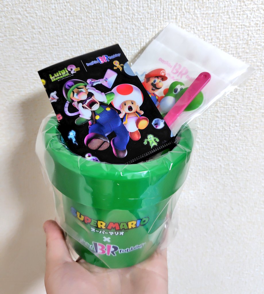 luilui_saiko___'s tweet photo. 今回のサーティワンの土管のデカさにびっくりした！
デザイン可愛いねぇ♥
ルイージ君のクリアファイル、勝手に普通のサイズだと思ってたら手のひらサイズだった可愛い🥰 https://t.co/JADKzGhqNz