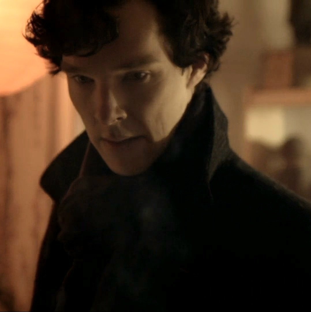 ChocolateElise_'s tweet photo. I love the curly-haired detective💐♥️
#BenedictCamberbatch 
#SherlockHolmes https://t.co/NaiY7O3F4N