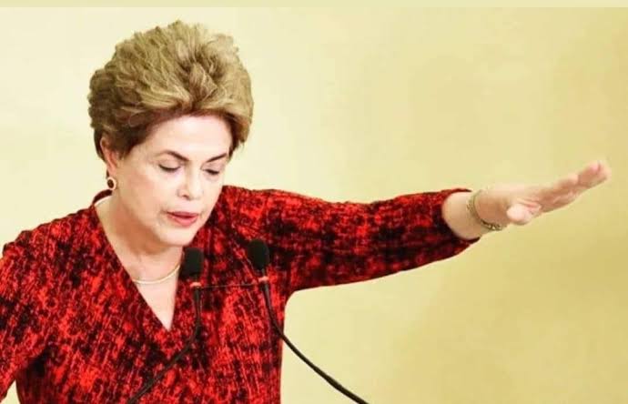 oiluiz's tweet photo. @cesarcalejon1 Entendi. Se ergueu a mão, é nazista. https://t.co/xu1PkWXfec
