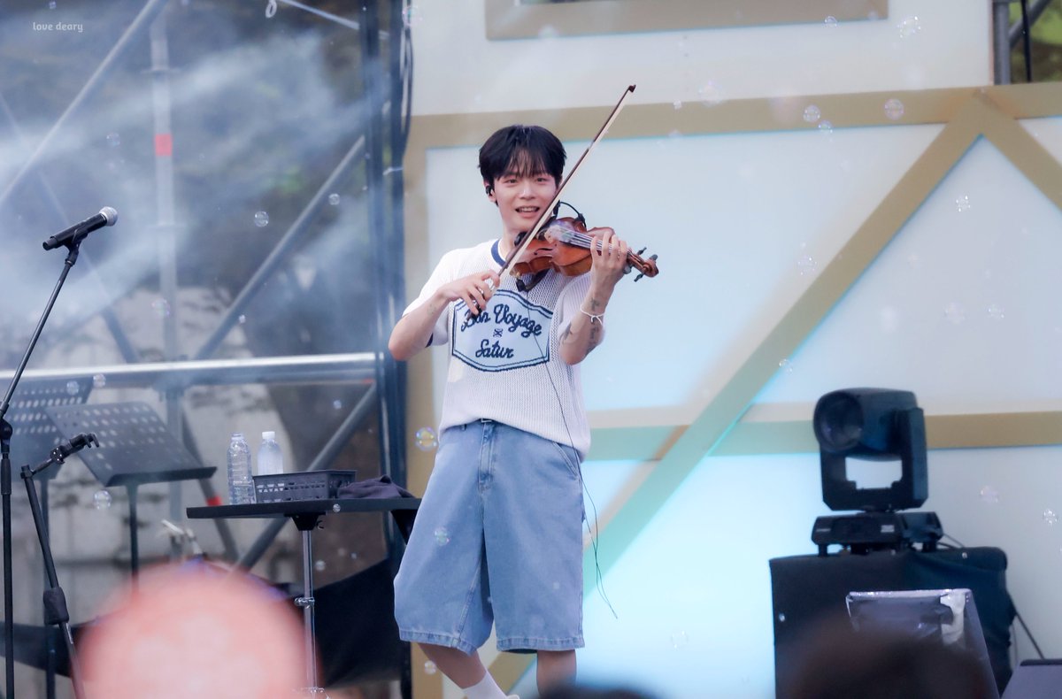lovedearYC's tweet photo. 240629 파뮤페

오늘도 짱바이올리니스트 🐶🎻💕

 #루시 #LUCY #신예찬 https://t.co/0bSPQGIaZ8