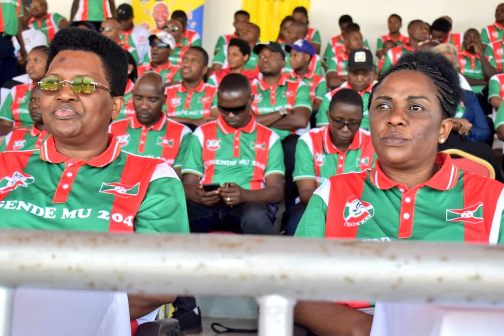 Regbulletin's tweet photo. #Burundi- The Vice President  Prosper Bazombanza hailed the #Nkurunziza_Cup 4è édit° happening today at stade Nkurunziza Peace Park Complexe at @makambaProvince.

@aiglenoircs will be playing with La Rambla d'Espagne in honor of Former President the late @pnkurunziza
#abatwip https://t.co/hBtyeUvU5S