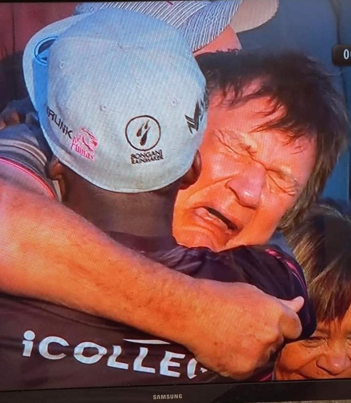 DanShevSA's tweet image. You will never kill the love that lives between the people on the streets of South Africa. The rainbow nation lives.