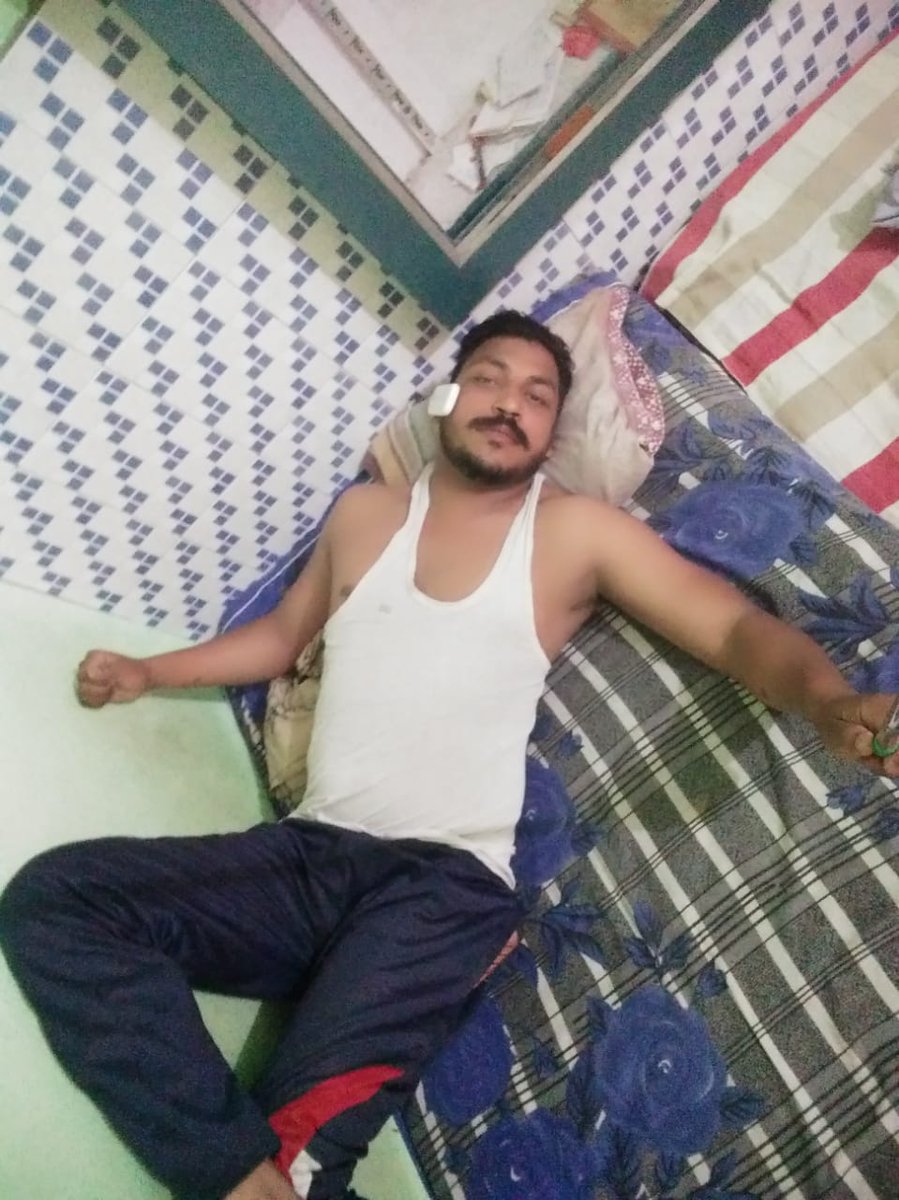 #चन्द्रशेखरआजाद मेरे पास एक महिला के द्वारा
दलाली करवाकर मेरा फोन नंबर मंगवा कर रात को 11:00 के बाद फोन किया करता था
समर्थन मंगा करता था
तब ये अपने सरंक्षण दाताओं के आदेश का पालनकर पार्टी बनाने की तैयारी कर रहा था

पहले उसने अपनी पार्टी का नाम सिर्फ 
#आजादसमाजपार्टी रखा था जो