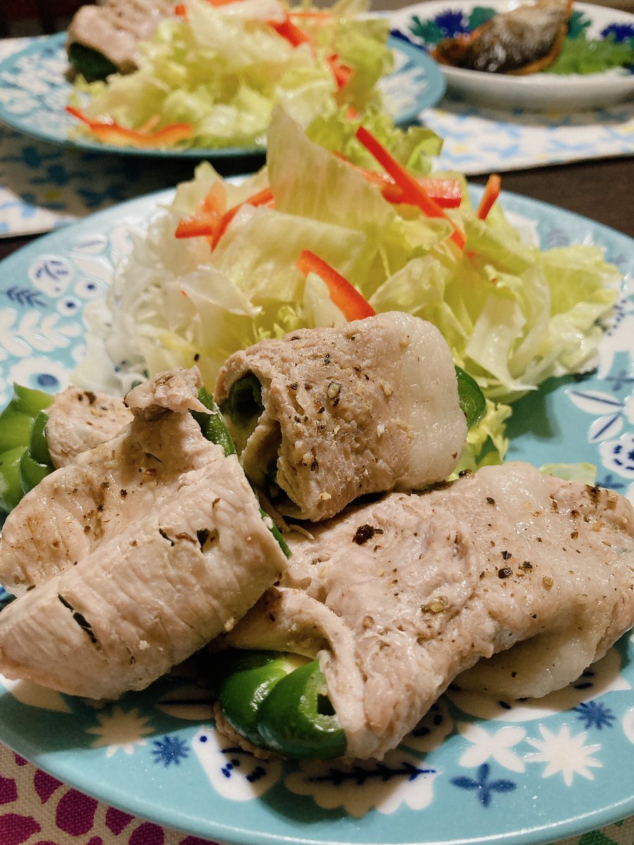 tabirins's tweet photo. ピーマンのチーズ肉巻き🫑

レンチンで作ってみましたが
美味しくできました😋

#おうちごはん
#晩ごはん
#ピーマン
#肉巻き https://t.co/FYMhQ95vwm