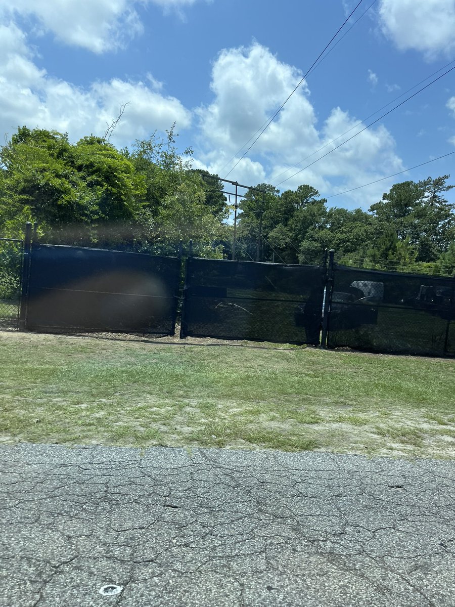 MarcyG80's tweet photo. @santeecooper Please do something about the lot on Lofis Road in Hanaban. You've got someone taking it over and turning it into a junkyard!  It is an eyesore for the people who love Hanahan and live in the neighborhoods around it. https://t.co/2xgkJRE2RZ