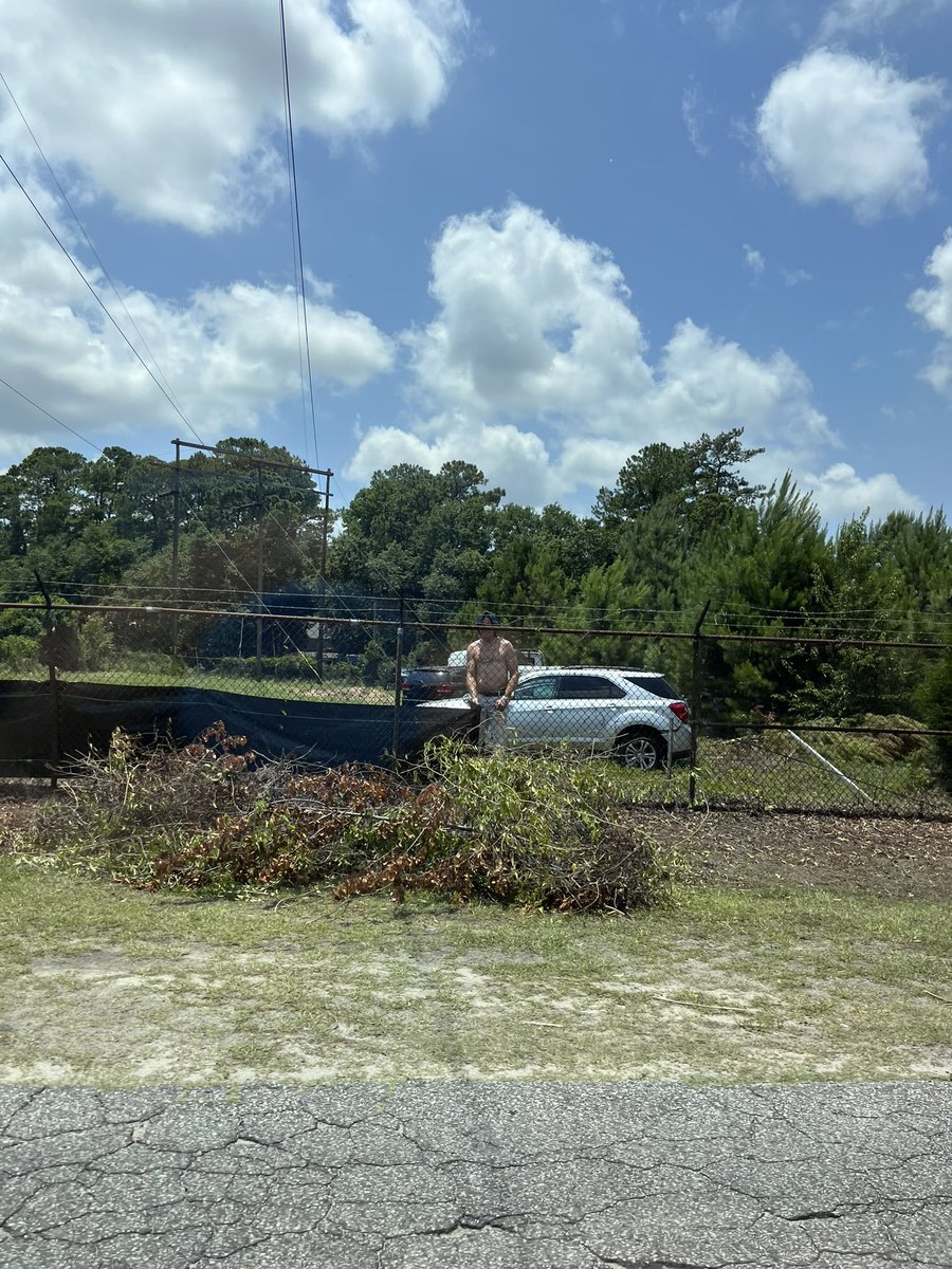 MarcyG80's tweet photo. @santeecooper Please do something about the lot on Lofis Road in Hanaban. You've got someone taking it over and turning it into a junkyard!  It is an eyesore for the people who love Hanahan and live in the neighborhoods around it. https://t.co/2xgkJRE2RZ