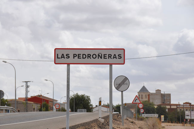 Manufer222's tweet photo. La mujer y los dos niños descuartizados en las Pedroñeras lo han sido a manos del marido.
Por supuesto marroquí.
Lo digo porque a los medios de comunicación se les ha "olvidado" decirlo.
Y mañana más.
🇪🇦🇪🇦 https://t.co/93qaLpC9yM