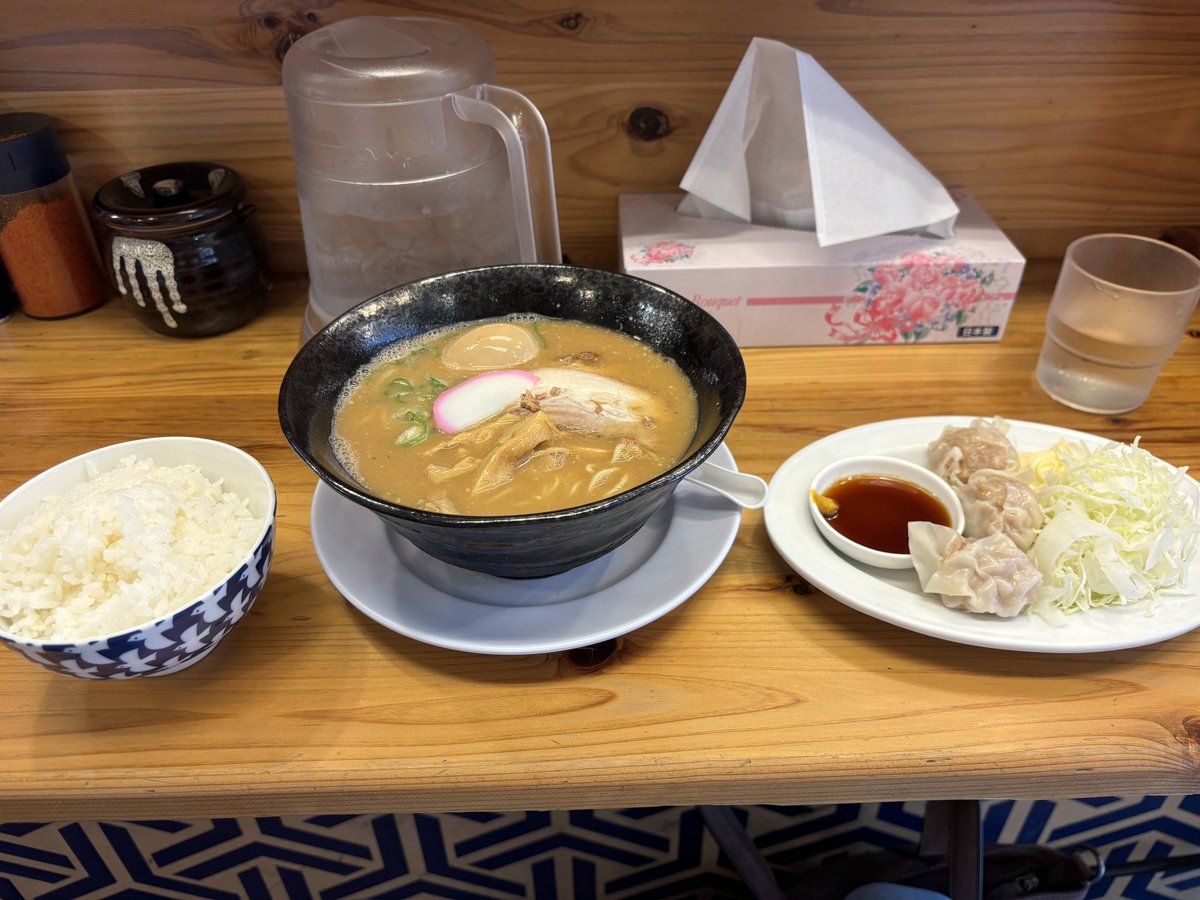 Mill_Stone01's tweet photo. 今日はヘッドスパからのスタバ＆ラーメンと焼売からのジェクサー。筋トレ少々、プールで300mだけ。延々と泳いでる人凄いよなぁ...25mずつで休み休み泳がないと持たないわ😢サウナの1セット目がうまくサウナウォッチが動かなくて点数低め🥺 https://t.co/xZXsa83QNZ