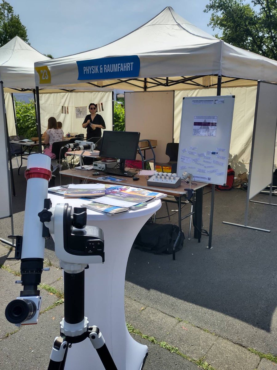 #OpenCampusDay 2024: 3 hours with experiments (incl. a telescope, see imagse), lectures, and infos about studying at the <a href="/jlugiessen/">Universität Gießen</a>. Thanks to my colleagues for a pleasant event and the many interested visitors for coming. Hope to see many of you in our lectures halls in autumn.