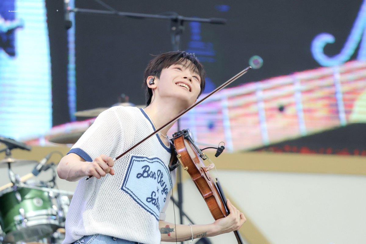 h_ever1after's tweet photo. 240629 #신예찬

비눗방울 너무 좋ㅇㅏ해 !! 🫧🫰🏻🩷 https://t.co/01kTyyP0Zp