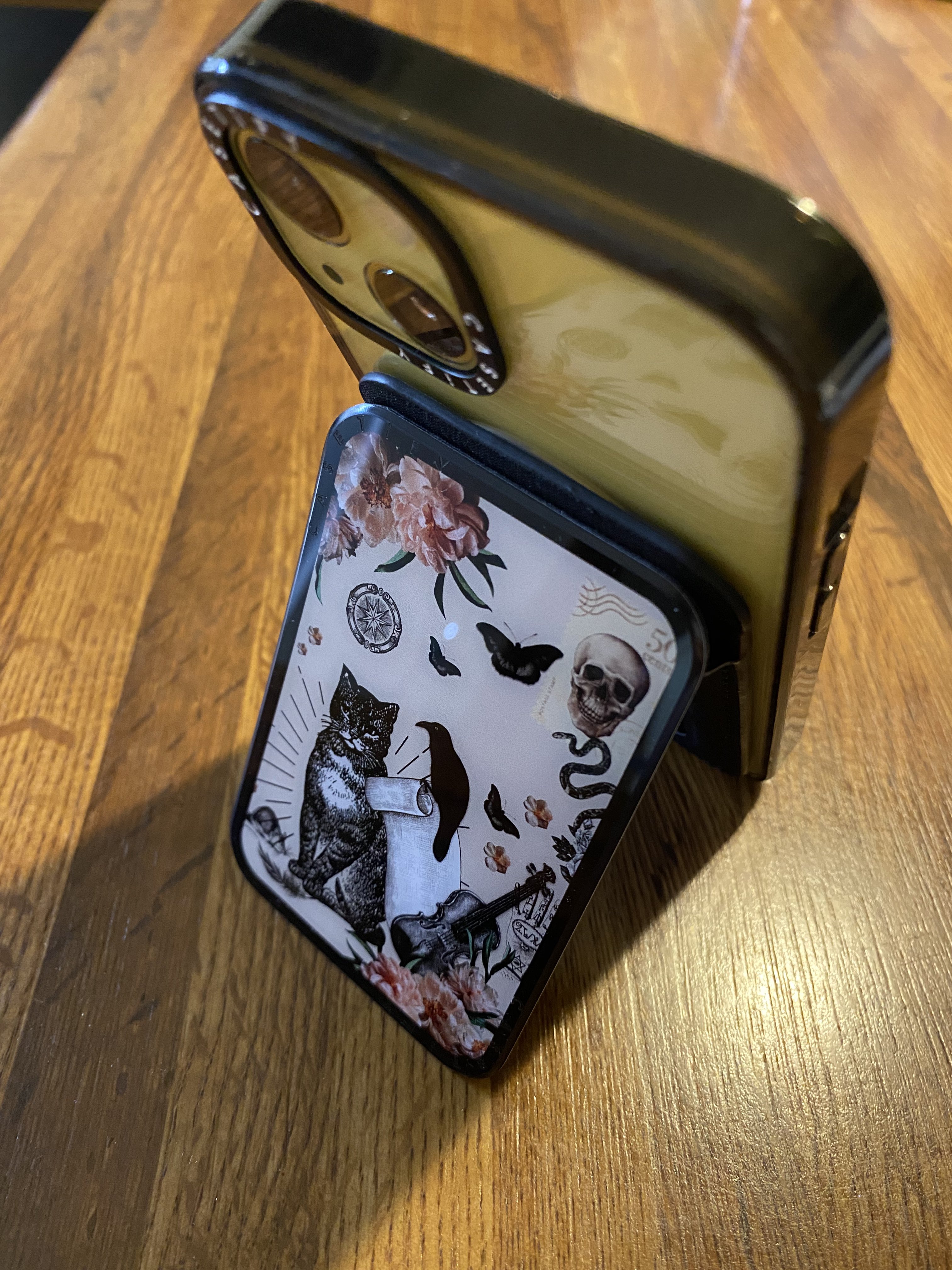 Stray Kids' Hyunjin Just Found the Cutest Phone Cardholder