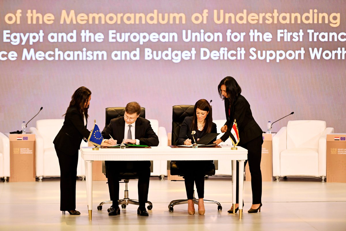 Pleased to witness the signature of the Memorandum of Understanding for €1 billion of Macro-Financial Assistance to #Egypt.

The 🇪🇺#EU supports 🇪🇬 with implementing its reform agenda, enhancing economic competitiveness &amp; the business climate, &amp; accelerating the green transition.