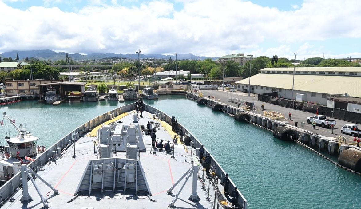 SpokespersonMoD's tweet photo. .@indiannavy's INS Shivalik arrives at Pearl Harbor for #RIMPAC, the world's largest naval exercise, after completing #JIMEX24 with Japan. The multi-role stealth frigate showcases strength & cooperation in the South China Sea & North Pacific Ocean.
More: https://t.co/9ngH2mbeHA https://t.co/uzatNeq1Dw
