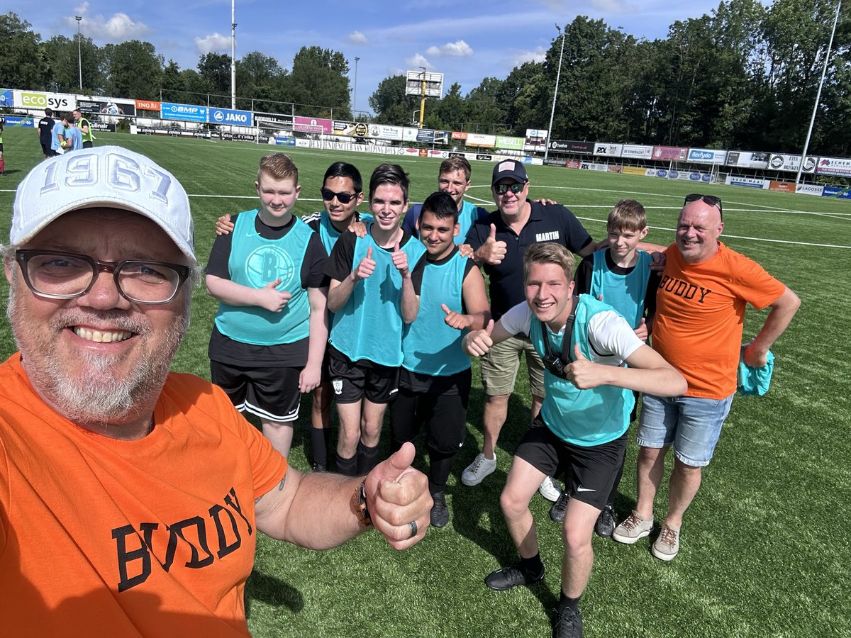 joskeijsper's tweet photo. Als buddy/coach van Kolping Boys vandaag meegedaan met het autisten voetbaltoernooi in Alkmaar. #auti #voetbal #toernooi #drukdaggie .! Nu fijn aan de koele moek https://t.co/HSDVzCim0W