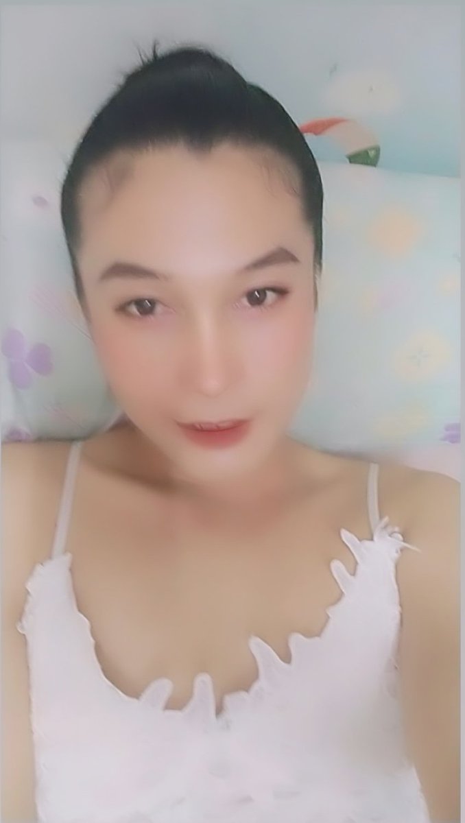 makeupphoophoo's tweet photo. မလေးမှာအလုပ်လေးရှိရင်ပြောကျပါအုံးသဲလေးတို့ရေ��လုပ်မရှိတာကြာပီမို့😔😔 https://t.co/s46KeQeiGf