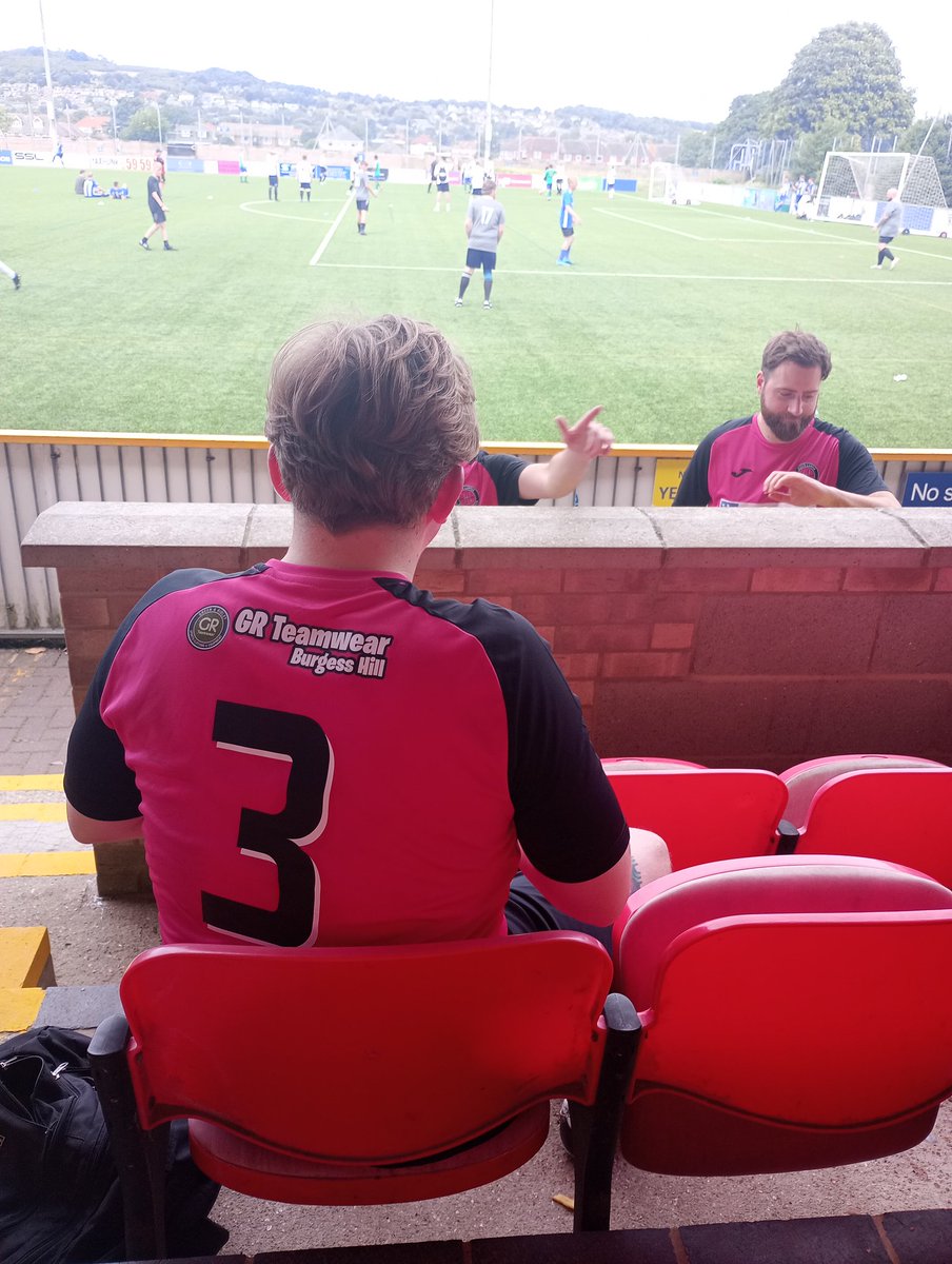 We've scraped through to the semi-finals on penalties. You'd think we'd take it more seriously now. Rumours of a few more pints coming <a href="/MentalHealthUtd/">Mental Health United - Brighton</a>