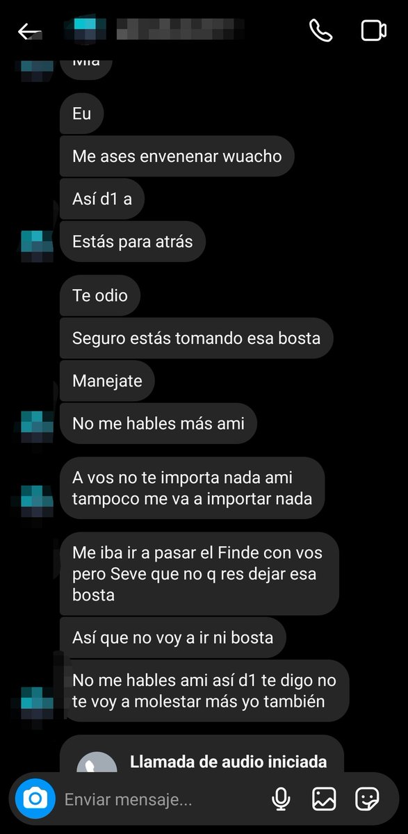 Una ya no puede dormir tranquila q se despierta con esto 🤣🤣😒