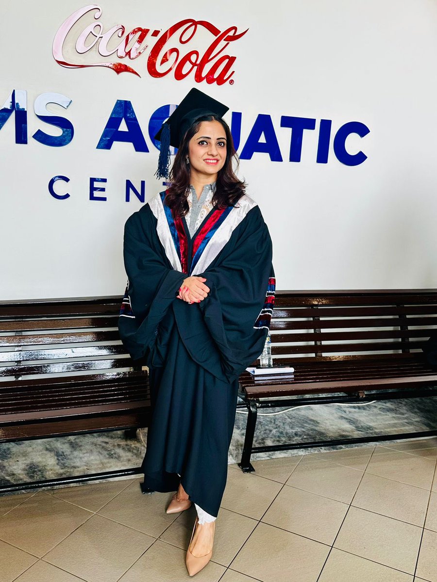 Fiza_Farhan's tweet photo. When u missed your #graduation at #LUMS because by that time u were already in #Warwick & now after nearly 20 years you get to wear convocation gown  & hat as a member of the #boardoftrustee 😇 with this amazing human being and inspiration for 🇵🇰 who has been critical in churning out the best talent since 48 years, still giving away every degree with a constant smile on his face #AbdulRazaqDawood May God Bless you❣️