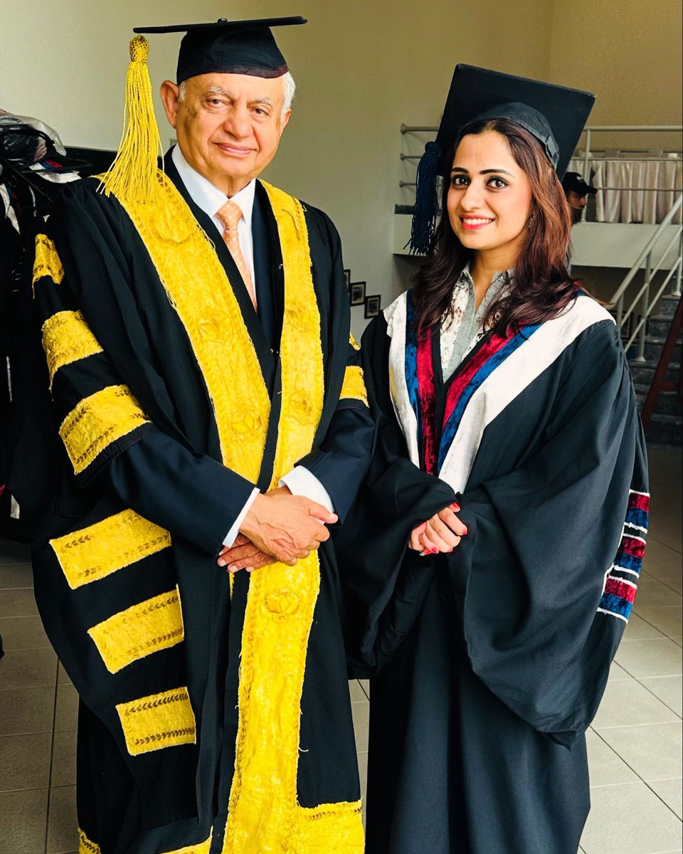 Fiza_Farhan's tweet photo. When u missed your #graduation at #LUMS because by that time u were already in #Warwick & now after nearly 20 years you get to wear convocation gown  & hat as a member of the #boardoftrustee 😇 with this amazing human being and inspiration for 🇵🇰 who has been critical in churning out the best talent since 48 years, still giving away every degree with a constant smile on his face #AbdulRazaqDawood May God Bless you❣️