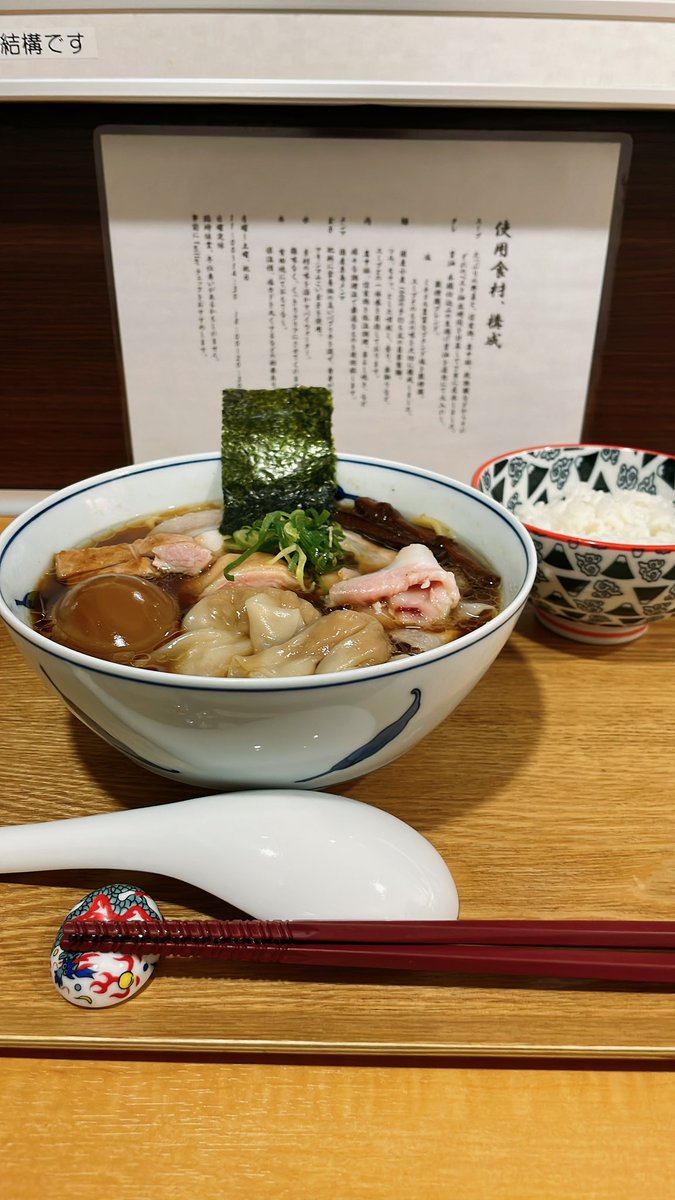 ssrro0510's tweet photo. ずーっと気になっていたお店に初訪問！
#らーめん亭ひなり竜王
特製醤油らーめん+白いごはん
丁寧な仕事で成り立つお味、特に見た目に反した繊細なスープとプリつる自家製麺は最高に美味かった！

サ活は1年半以上ぶりの
#COCOFUROたかの湯
今日のミュージックロウリュはビートルズ！ https://t.co/9l5aXXbH8n
