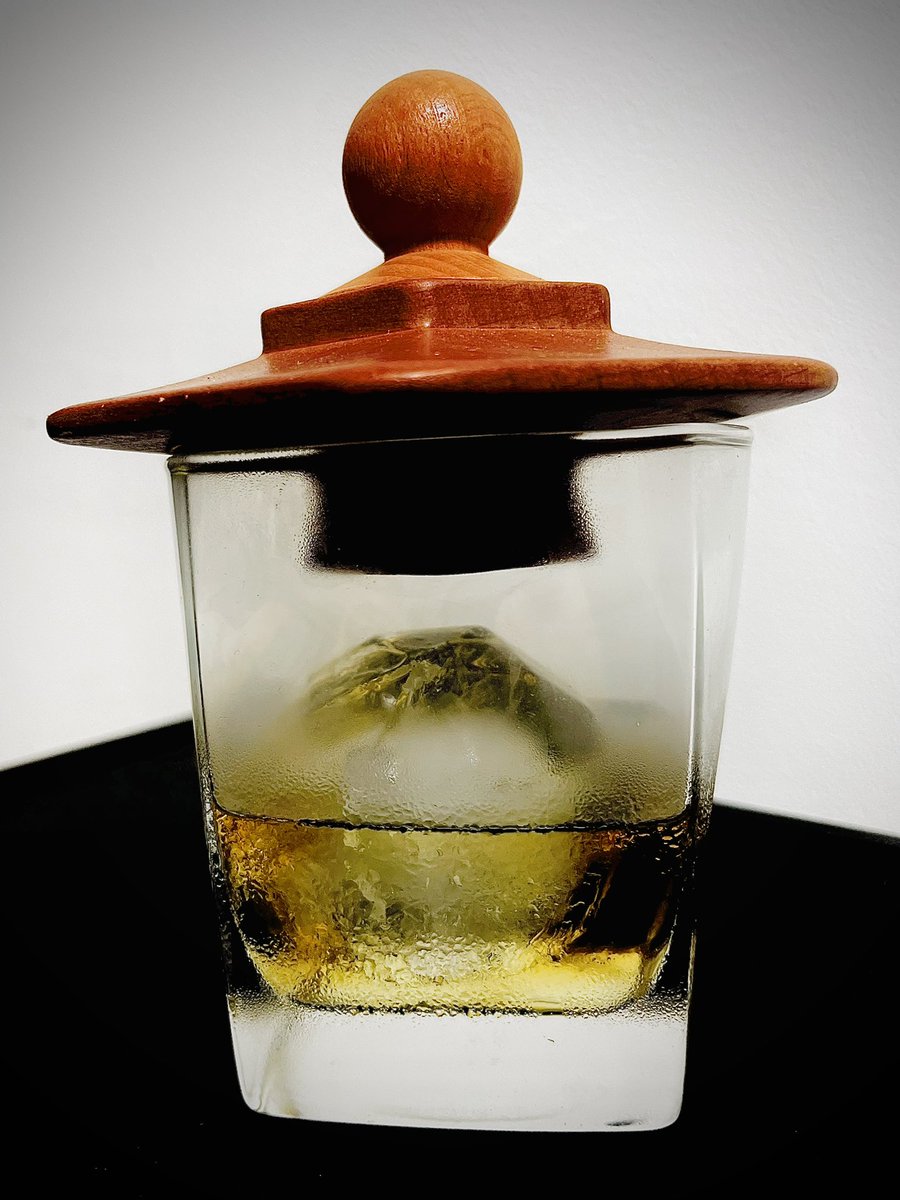 sake012345's tweet photo. 楽しか〜っ(∩´∀｀)∩
煙が🥃に移る！
家で燻したウイスキーも面白い。 https://t.co/eQ6IracPTM