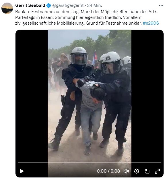 Widersetzen (@widersetzen24) on Twitter photo Bei einer angemeldeten Kundgebung, dem „Markt der Möglichkeiten“ vor der Grugahalle, wird eine Person mit brachialer Gewalt festgenommen.
Was zur Hölle, <a href="/Polizei_NRW_E/">Polizei NRW E</a> ?? 😡 #e2906 Bei einer angemeldeten Kundgebung, dem „Markt der Möglichkeiten“ vor der Grugahalle, wird eine Person mit brachialer Gewalt festgenommen.
Was zur Hölle, <a href="/Polizei_NRW_E/">Polizei NRW E</a> ?? 😡 #e2906