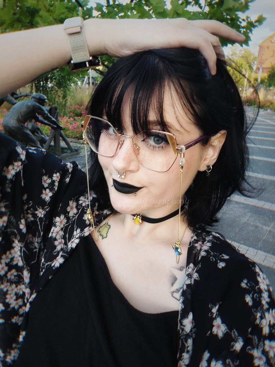 Goth gf on vacation