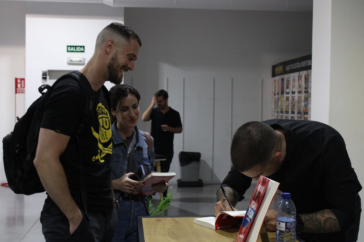 Imágenes de la presentación de mi nuevo libro en Valencia. Gracias a todos los que habéis venido.
