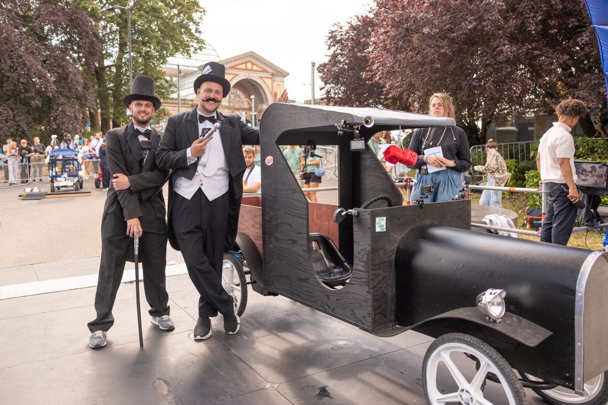 Konstantin tweet media