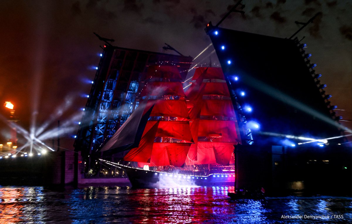 Russia's tweet photo. 🔺 It's #ScarletSails time!
🌟 On 28 June 2024, per an annual tradition, Russia's St. Petersburg hosted a spectacular tribute to the schoolkids' graduation.
Fireworks, light show & sailing ships against the backdrop of a classical urban landscape. https://t.co/Z6Hordtwdh