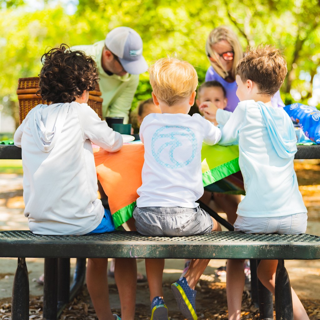 It's the perfect day for a sunny picnic in the park with the fam! Keep the fun going with sun protection shirts for your whole crew —because the only thing we want sizzling is the barbecue! ☀️🍔🧴 #FamilyFun #SunSafe