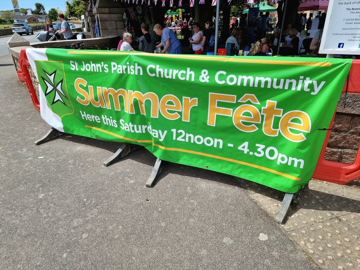 St John's Community Police Officer tweet media