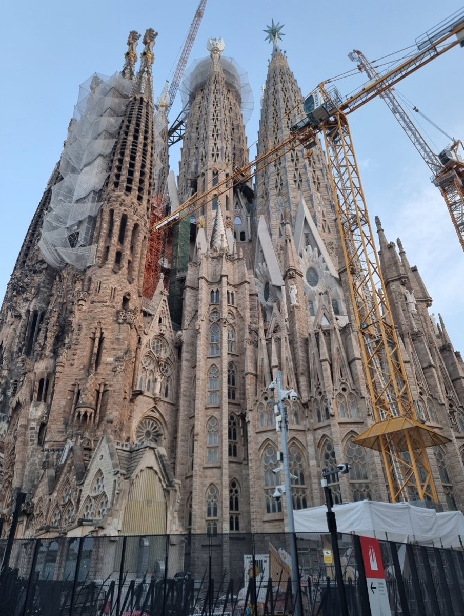 Mukupa Nsenduluka (@mukupa_ln) on Twitter photo The beautiful city of #Barcelona🇪🇦 is dotted with striking Gothic artistic cathedrals and buildings.
Whilst in the city this week, I
visited the iconic cathedral, 'La Sagrada Familia' (<a href="/sagradafamilia/">La Sagrada Família</a>), built by the late renowned architect, Gaudi.
Mind-blowing architecture! The beautiful city of #Barcelona🇪🇦 is dotted with striking Gothic artistic cathedrals and buildings.
Whilst in the city this week, I
visited the iconic cathedral, 'La Sagrada Familia' (<a href="/sagradafamilia/">La Sagrada Família</a>), built by the late renowned architect, Gaudi.
Mind-blowing architecture!