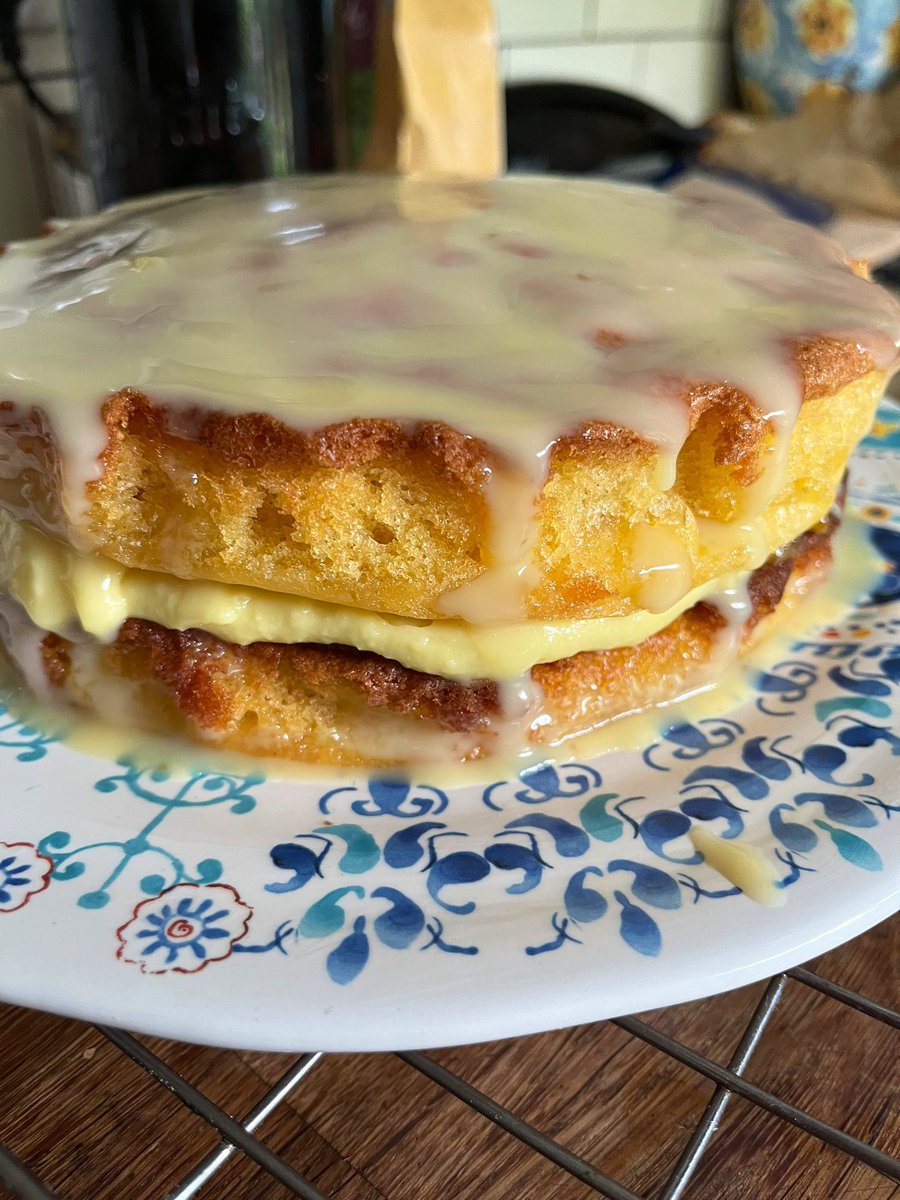 Lucy Antal tweet media