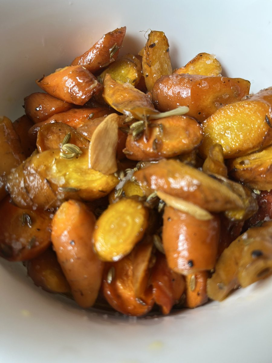 Lucy Antal tweet media