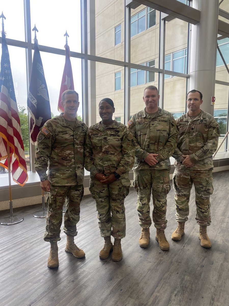 curtisbuzzard's tweet image. Thanks to COL JT Taylor, our hospital commander, for a chance to stop by and recognize excellence! Just a few of those outstanding Soldiers and Civilians! @MCoEFortMoore #BeMoore