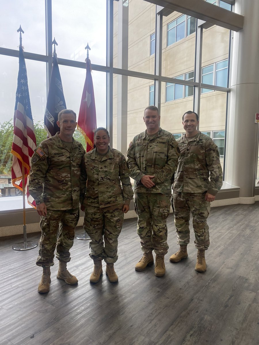curtisbuzzard's tweet image. Thanks to COL JT Taylor, our hospital commander, for a chance to stop by and recognize excellence! Just a few of those outstanding Soldiers and Civilians! @MCoEFortMoore #BeMoore