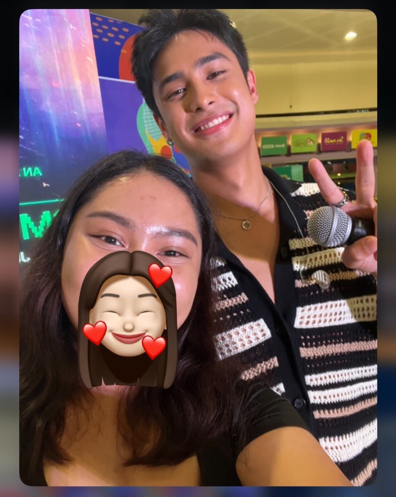 donatotchilaxaa's tweet image. 2017 me wouldn’t believe what just happened 🥹

will forever be your fan, love u @donnypangilinan !! 💙

#DonnyPangilinan | DonnyPangilinan