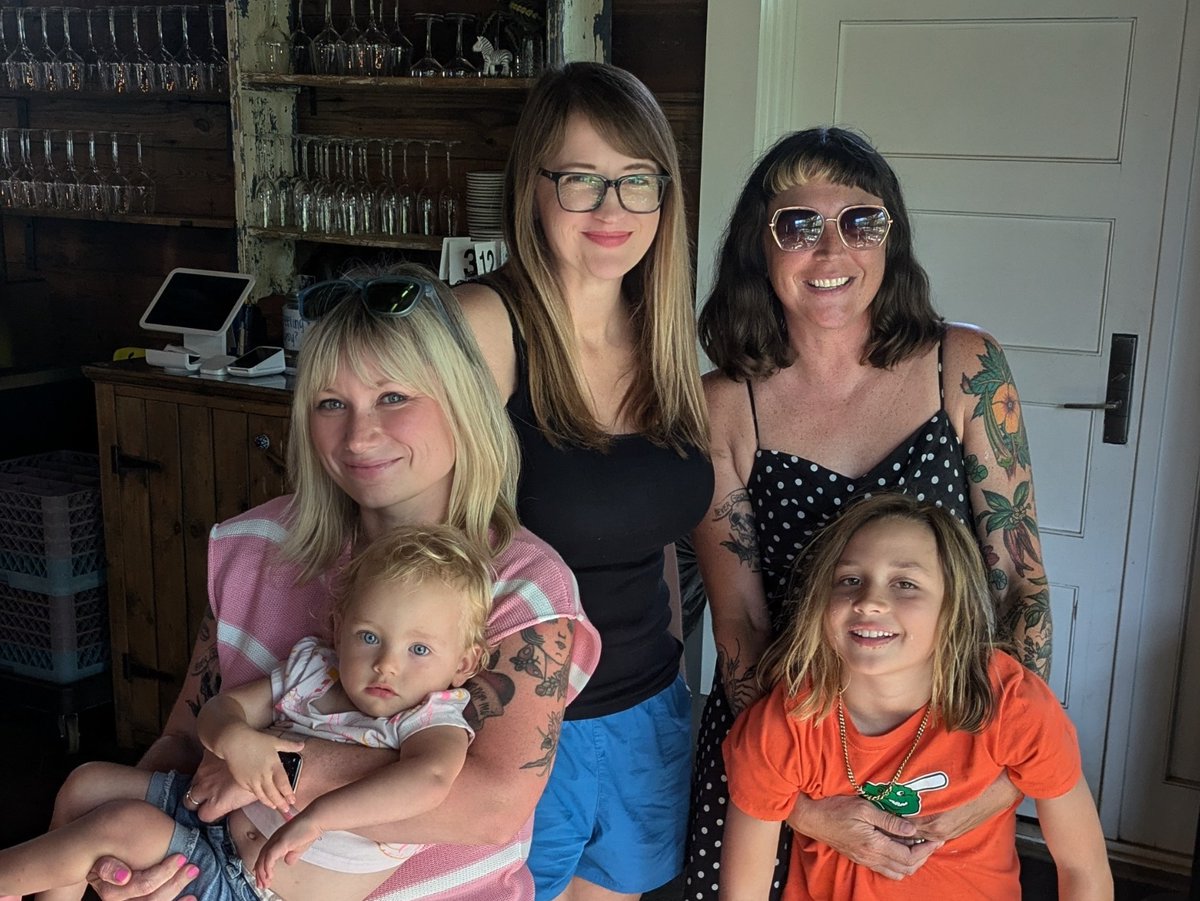 How many "generation" of best friends do you have? I have 6 "gens" based on when or how we met - Each knows a different period of my life and maybe a  different "variant" of me. After spending time with two of my amazing best friends, I feel recharged and incredibly thankful 🌟