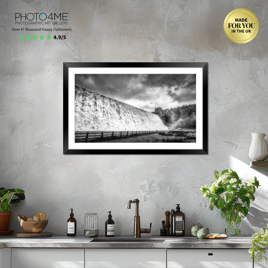 Derwent Dam Overflowing 

#derwentdam #dambusters #peakdistrict #617squadrom #ladybower #blackandwhitephotography 

shop.photo4me.com/1340301/framed…