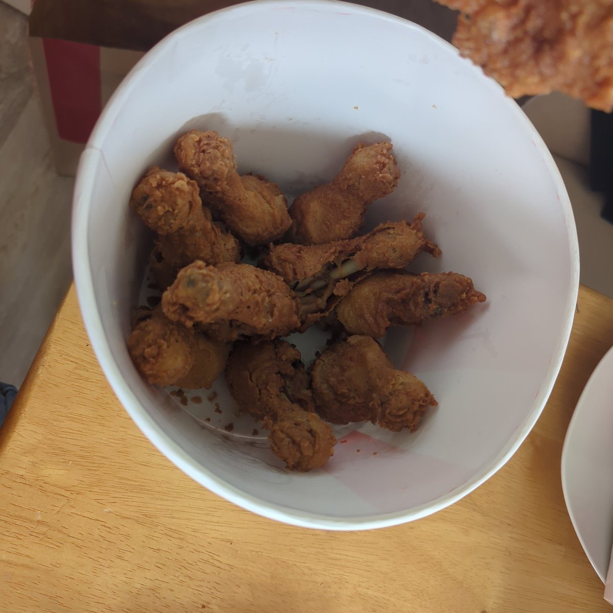 gregfonso's tweet photo. @KFC_UKI how you gonna give people a 10piece variety bucket with 9 drumsticks? What variety is that? https://t.co/jgk4Xc45yN