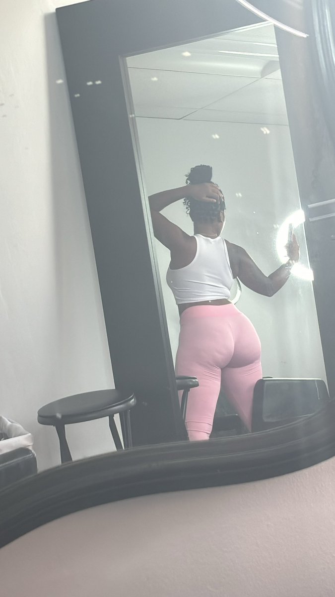 ninake3f's tweet photo. Business in the front, party in the back https://t.co/eBjUfNrve7