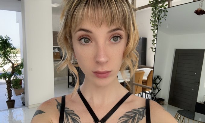 soooo who&rsquo;s going to cum on my face? 🧐 https://t.co/8pLKymg1Zd